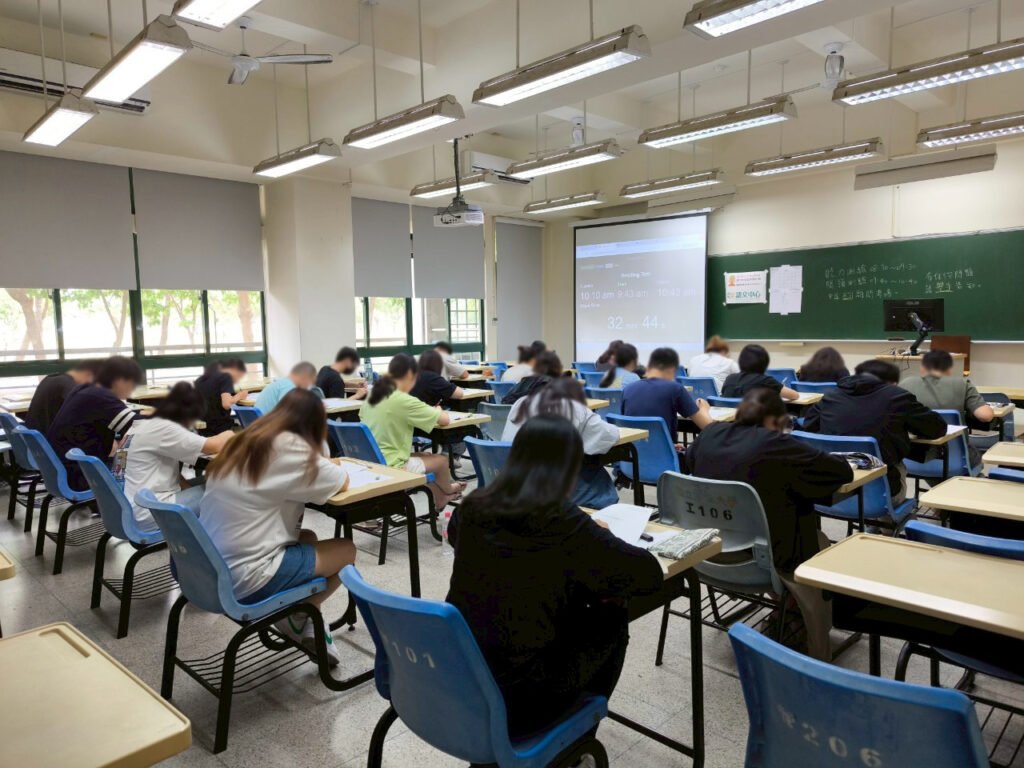 line album เกาสง 2025 250423 8 b